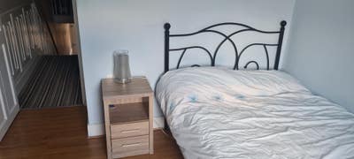 Homely room, centre of Highams Park  Main Photo
