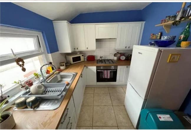 Double bedroom in shared maisonette Main Photo