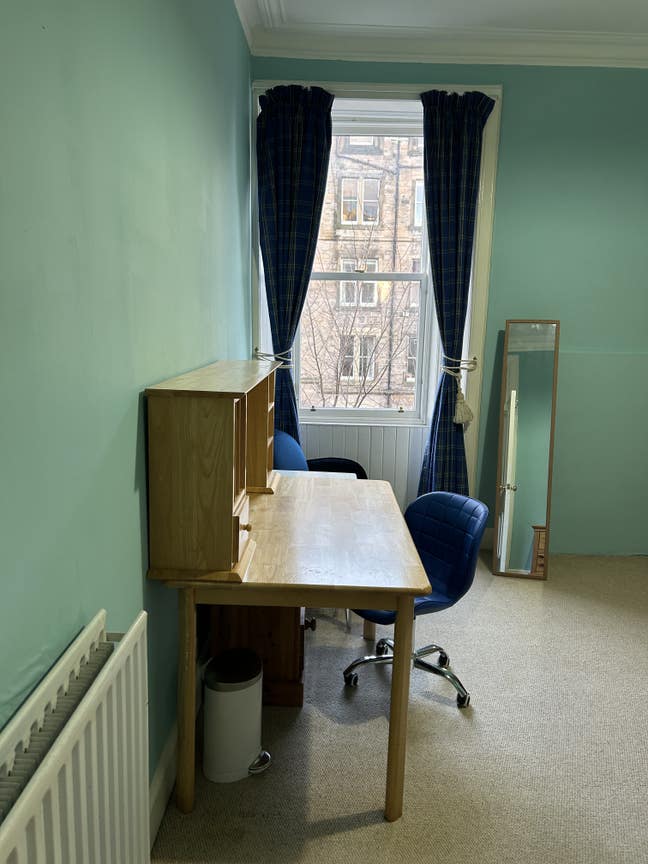 Large double bedroom next to Meadows Main Photo
