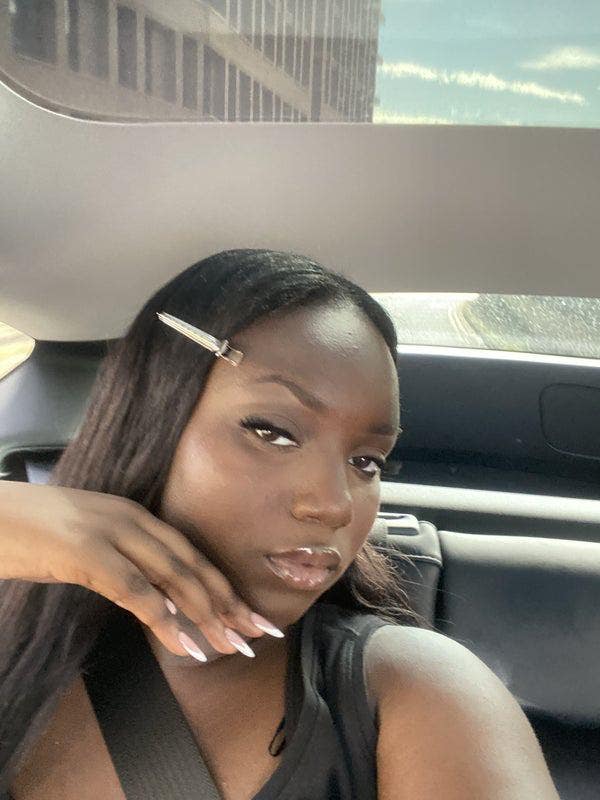 I am a professional female aged 19 working 9 ... Main Photo