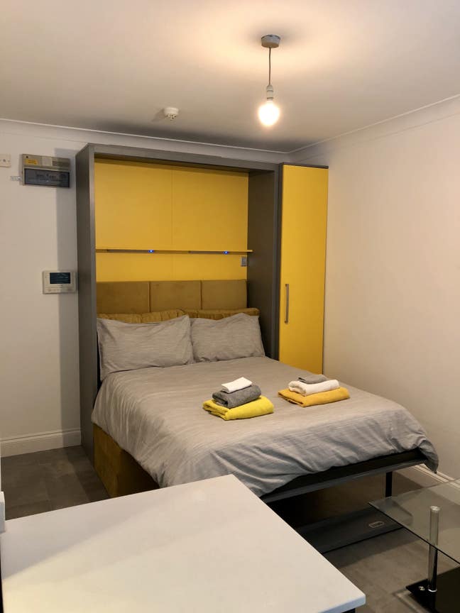 Newly Refurbished 1 Double Bed Studio Flat - Uta Main Photo