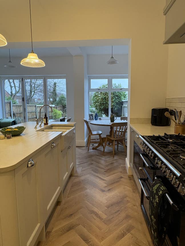 Double Room in Romiley With Seperate Office Space  Main Photo