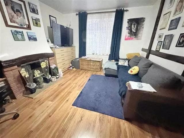 Double bed room for rent Main Photo