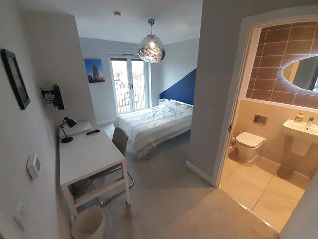 Modern & bright double en-suite (Monday - Friday) Main Photo