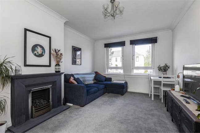 Double room free in a 2 bedroom flat Main Photo