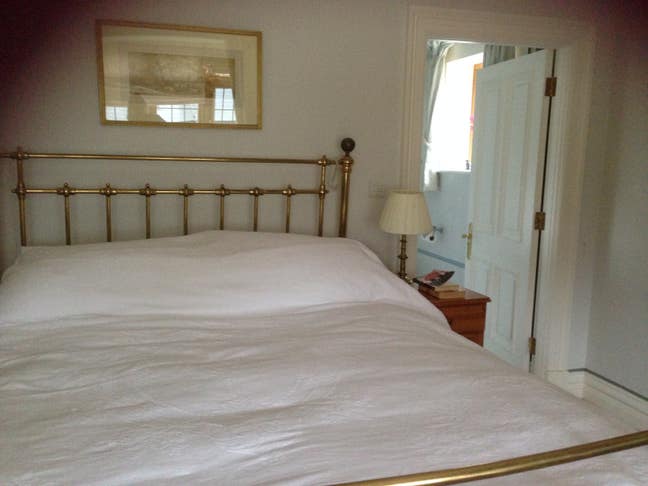 Ensuite Room in large friendly house. Main Photo