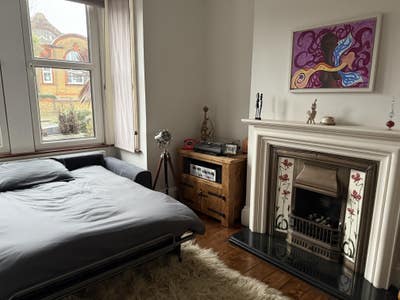 Charming 2bd house with Garden Main Photo