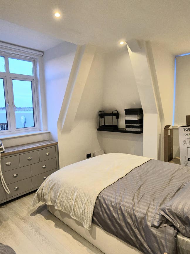 A Newly Refurbushed Double Bedroom with Ensuite Main Photo