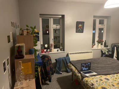 Rooms available in 3-bed house well situated Main Photo