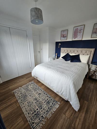 Large Double Room Main Photo