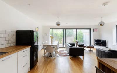 1 x Double Room Mid August Bills Incl. Main Photo