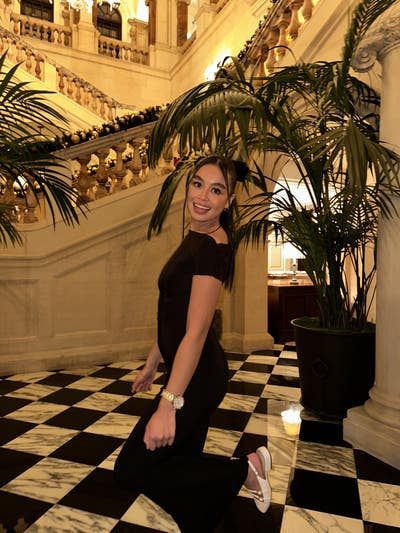 Female Professional Looking for a room Main Photo