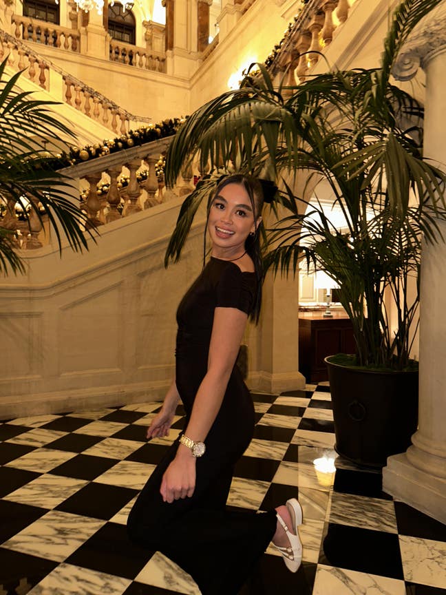 Female Professional Looking for a room Main Photo