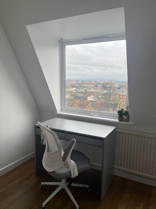 Double room in central Bristol - female only Main Photo