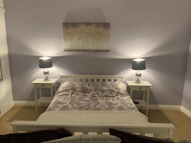 Large En Suite Bedsit with balcony Main Photo