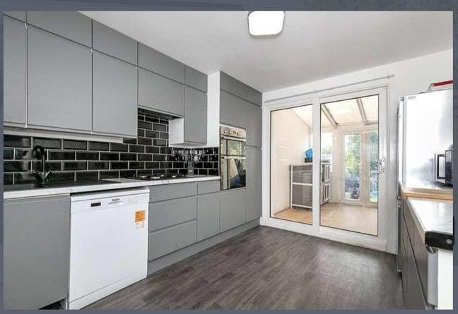 Double bedroom available  Main Photo