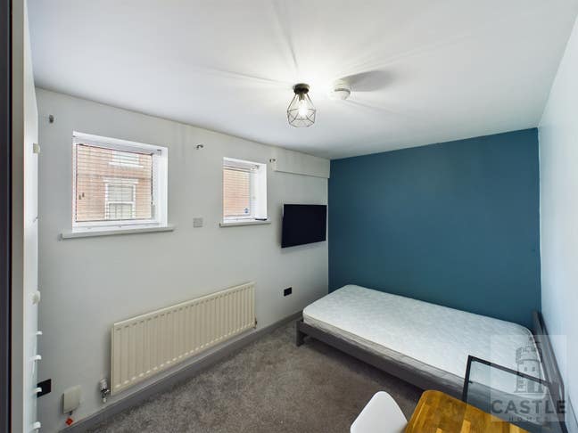  Double Bedrooms GRESHAM RD Student or Working Main Photo
