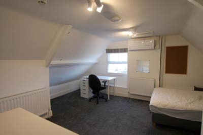Two Furnished Double En-Suite Room with Air-Con  Main Photo