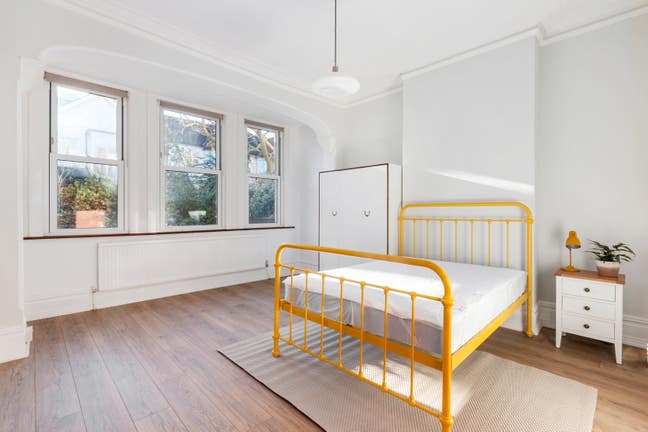 Balham - Large Furnished Double Room - Bills Incl Main Photo