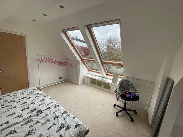 Top floor double room in Holders Hill, NW4 Main Photo