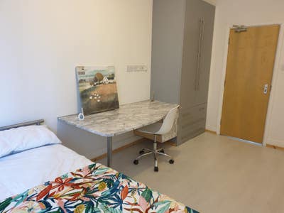 Central Location! Double Rooms Available in LE1!! Main Photo