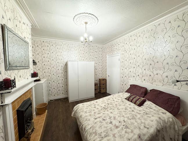 3 Rooms Available In Enfield Main Photo