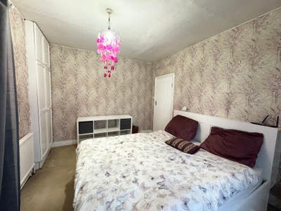 Double Room Available In Enfield Main Photo