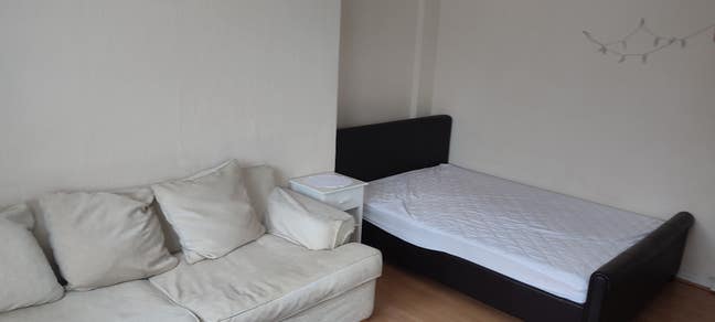 Large double room with a balcony 2nd-3rd zone Main Photo