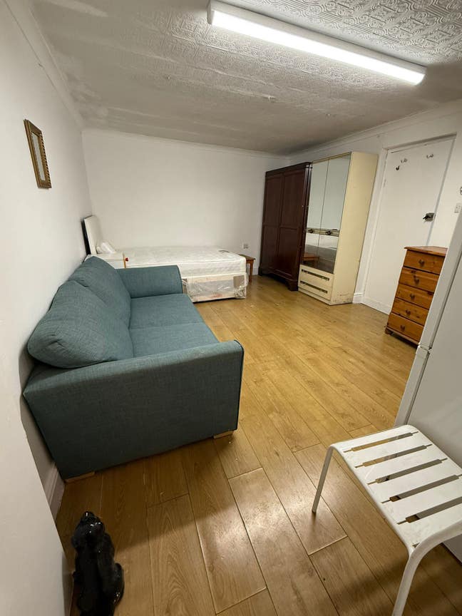 Beautiful Studio Flat for Rent in Honslow Main Photo