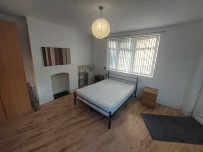 Double Furnished Room For Rent In Shared House Main Photo