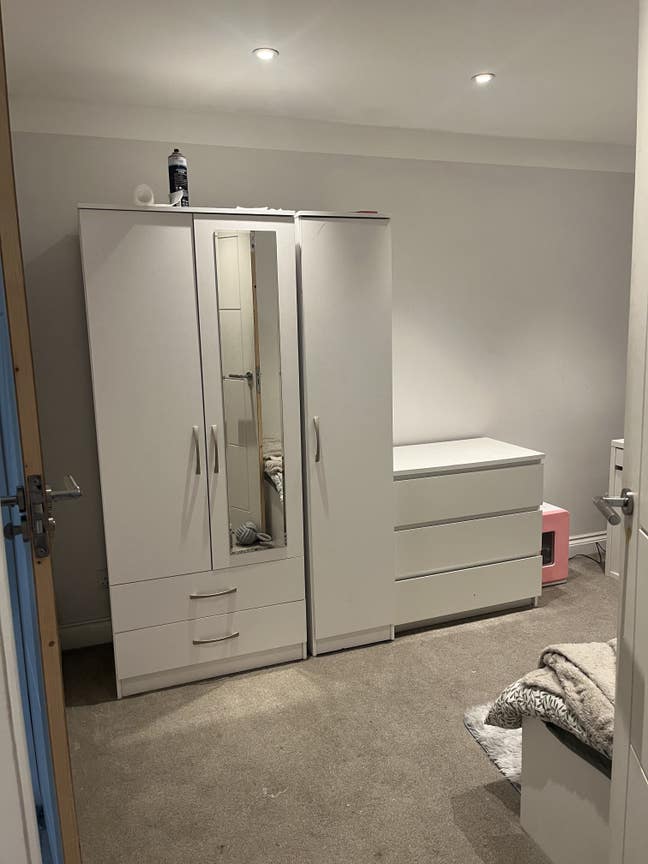 Modern bedroom with en-suite in  3bed house Main Photo