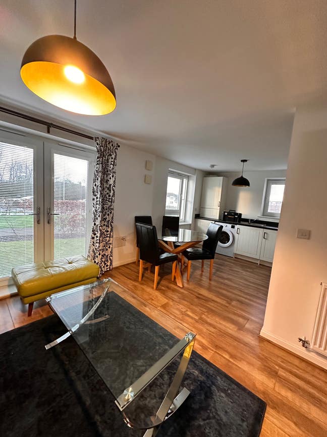 Room available in a lovely 2 bhk flat Main Photo
