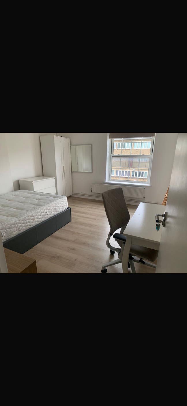 Bethnal Green flat room Main Photo