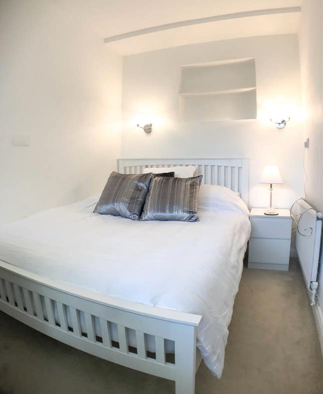 Double bedroom in lovely apartment prime location  Main Photo