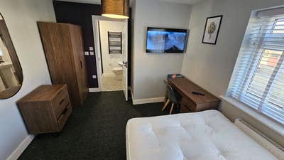 En suite, Bills included, Swinton,near transport  Main Photo