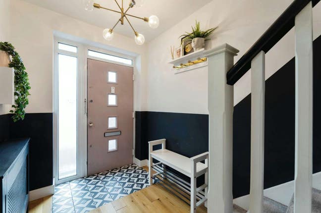 Bedrooms in a modern house 2 min away from station Main Photo