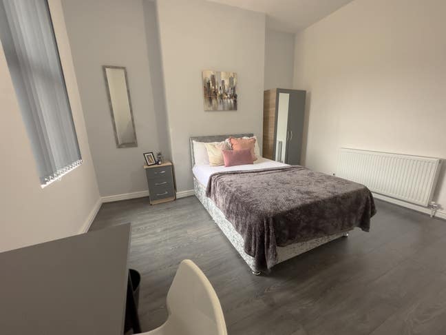 Walton Village House Share - Final Double Room Main Photo