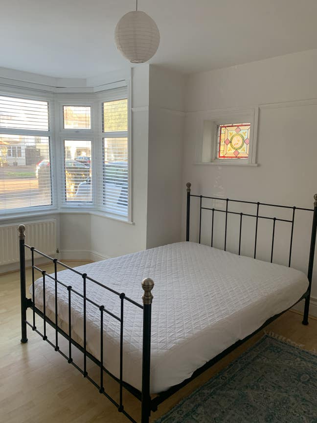 Large double room with en-suite near  the sea Main Photo