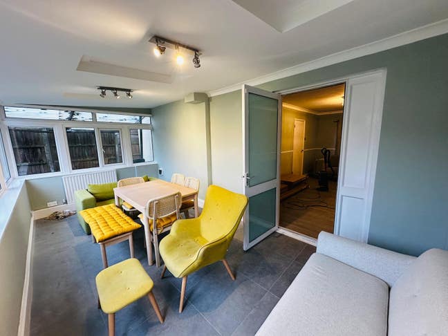 Newly Refurbished 4 bed House with Garden!!! Main Photo