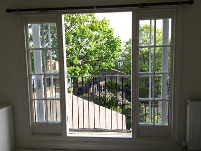 Beautiful sunny en suite studio Main Photo