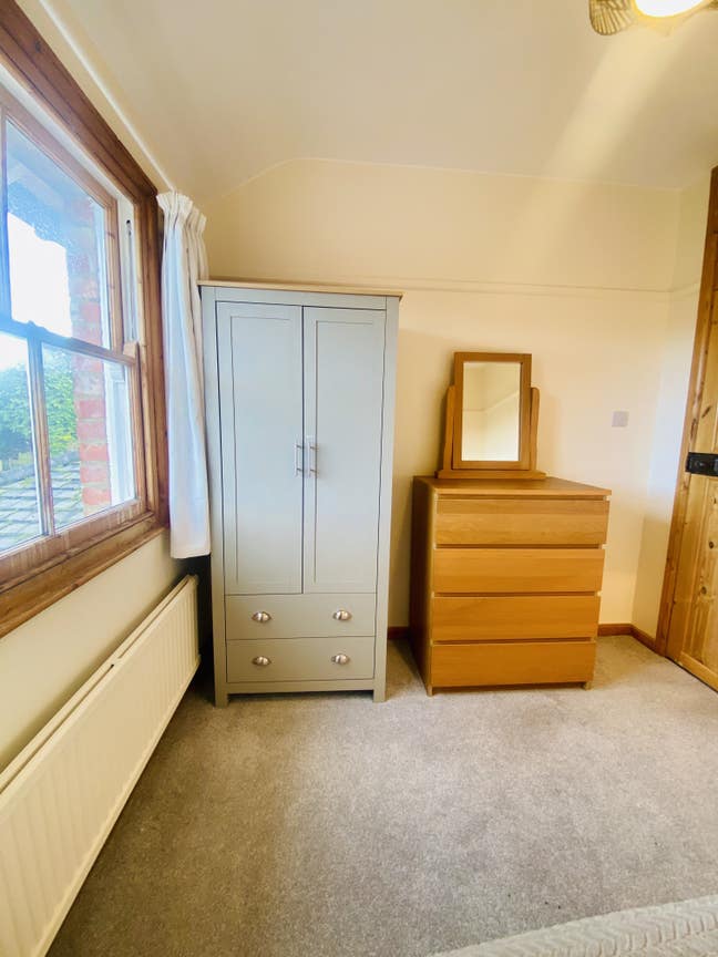 Room to let in shared home  Main Photo