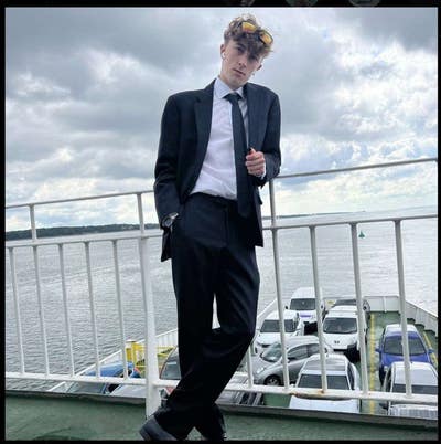 I am a male aged 23. I am lookin... Main Photo