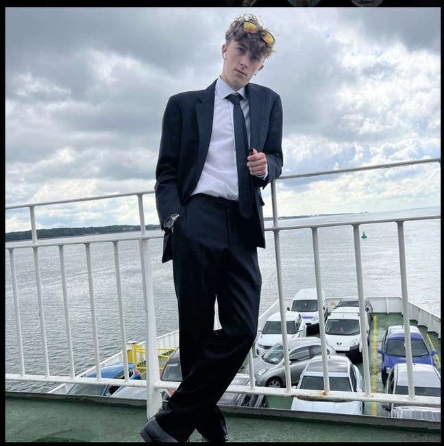 I am a male aged 23. I am lookin... Main Photo