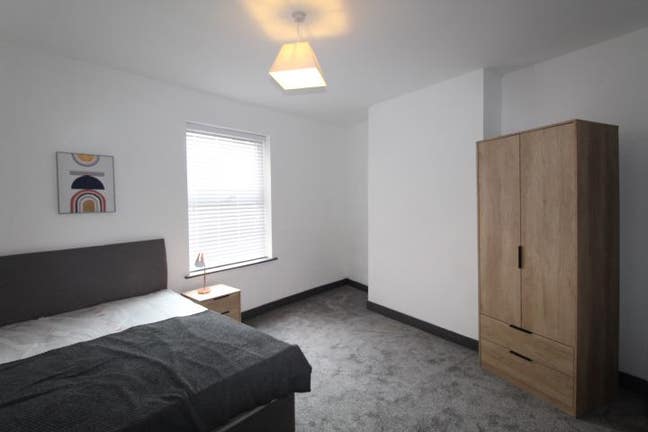 Four bedroom fully furnished house - Cottingham Ro Main Photo