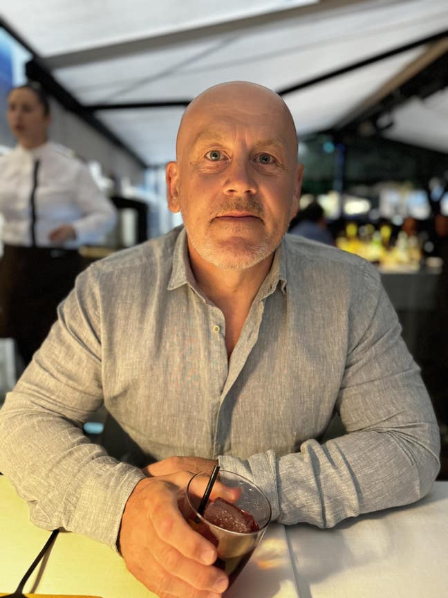 Professional seeking room - midweek only Main Photo