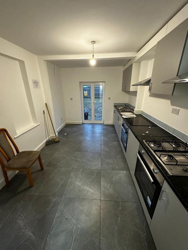 Ensuite room available now, Garden House Uxbri R Main Photo