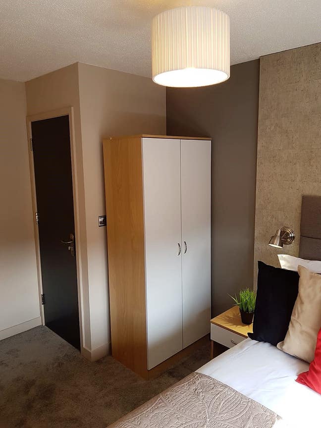 Compact Serviced studio 5 min walk to QEH Main Photo