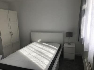 Large double room near tube Main Photo
