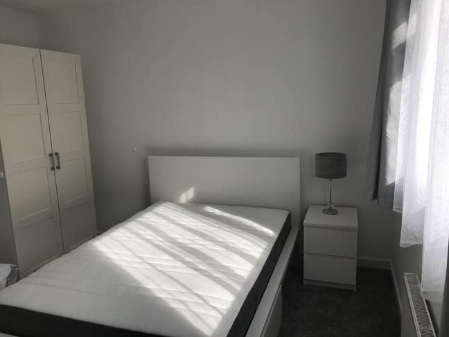 Large double room near tube Main Photo