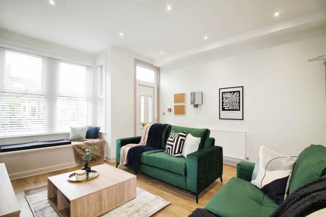 New High Spec Prof House Share  Main Photo